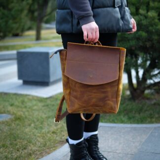 каштановий шкіряний рюкзак